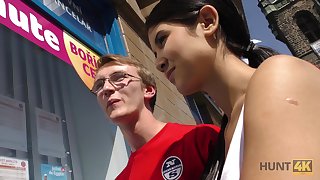 Nerd beggar in glasses gets cucked for ripping